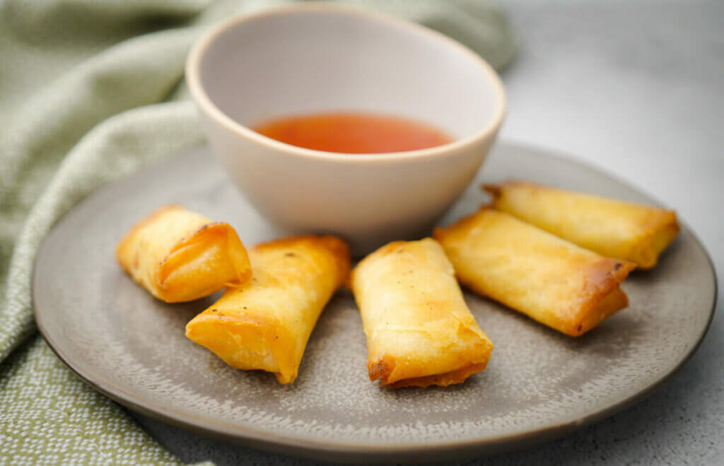 Air fryer frozen spring rolls